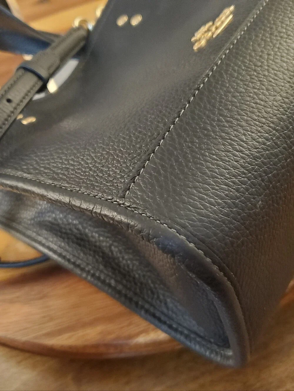 COACH LEATHER TOTE 22 IN PERFECT LIKE NEW CONDITION!